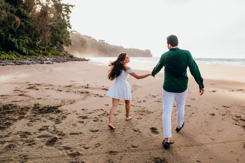 pre wedding beach photoshoot